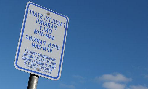规范停车标志